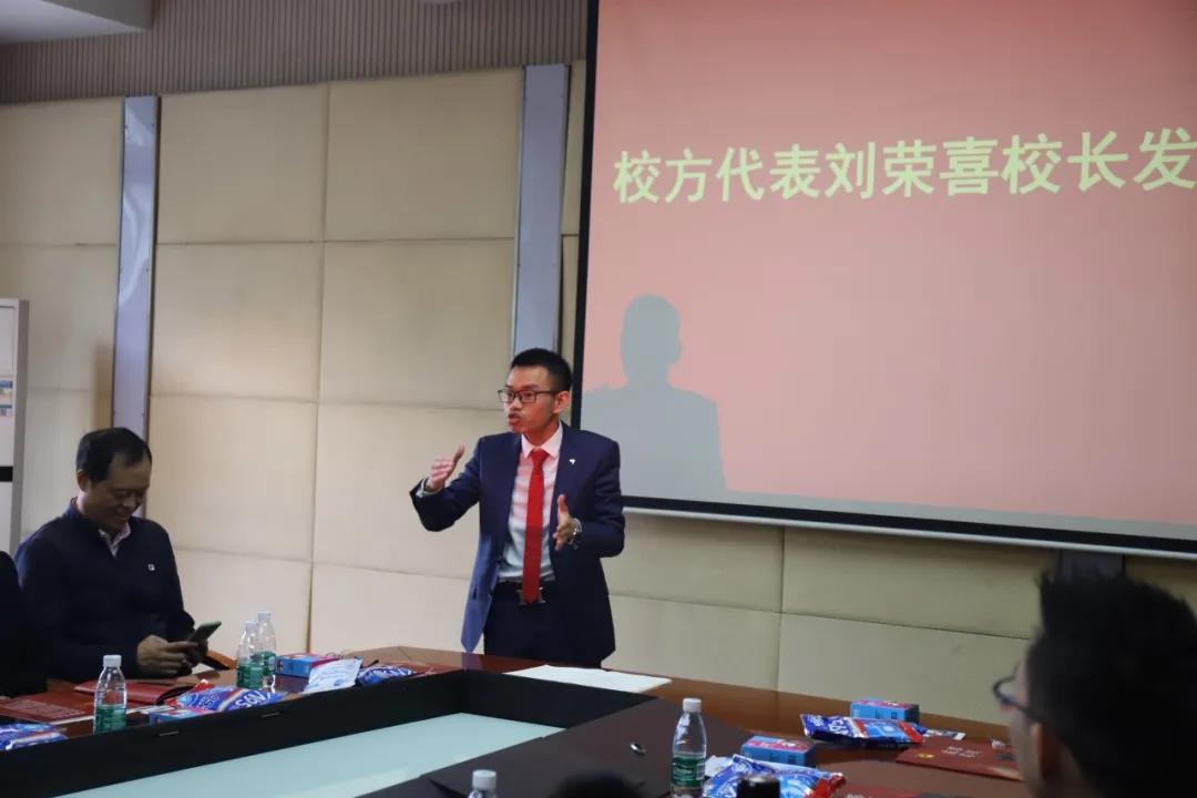 四川行动教育校长EMBA41期校友走进成都milan米兰(中国)体育官方网站集团游学交流